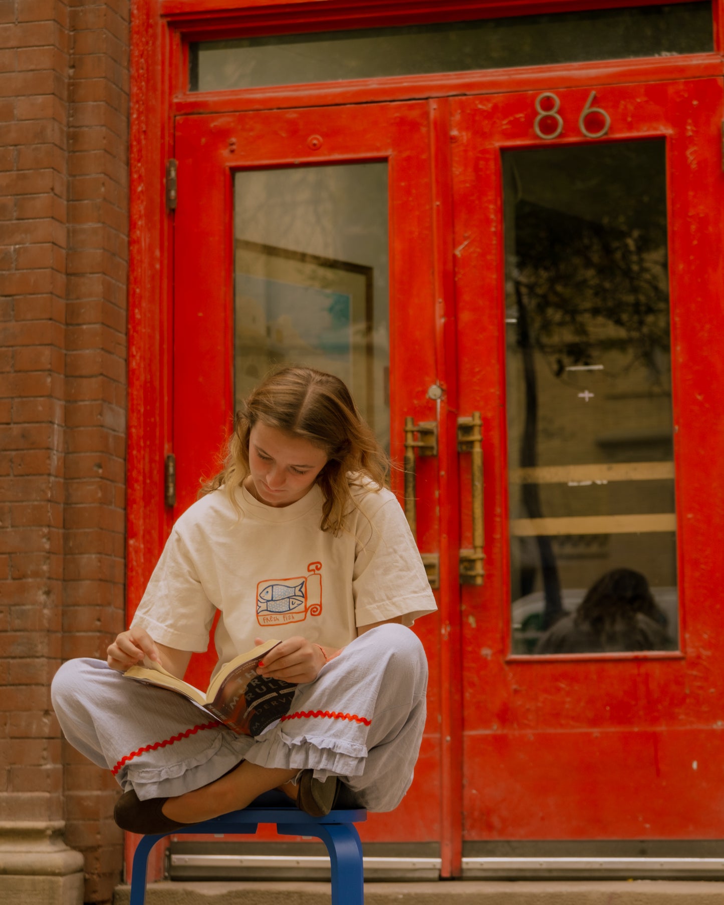 womans fresh fish graphic