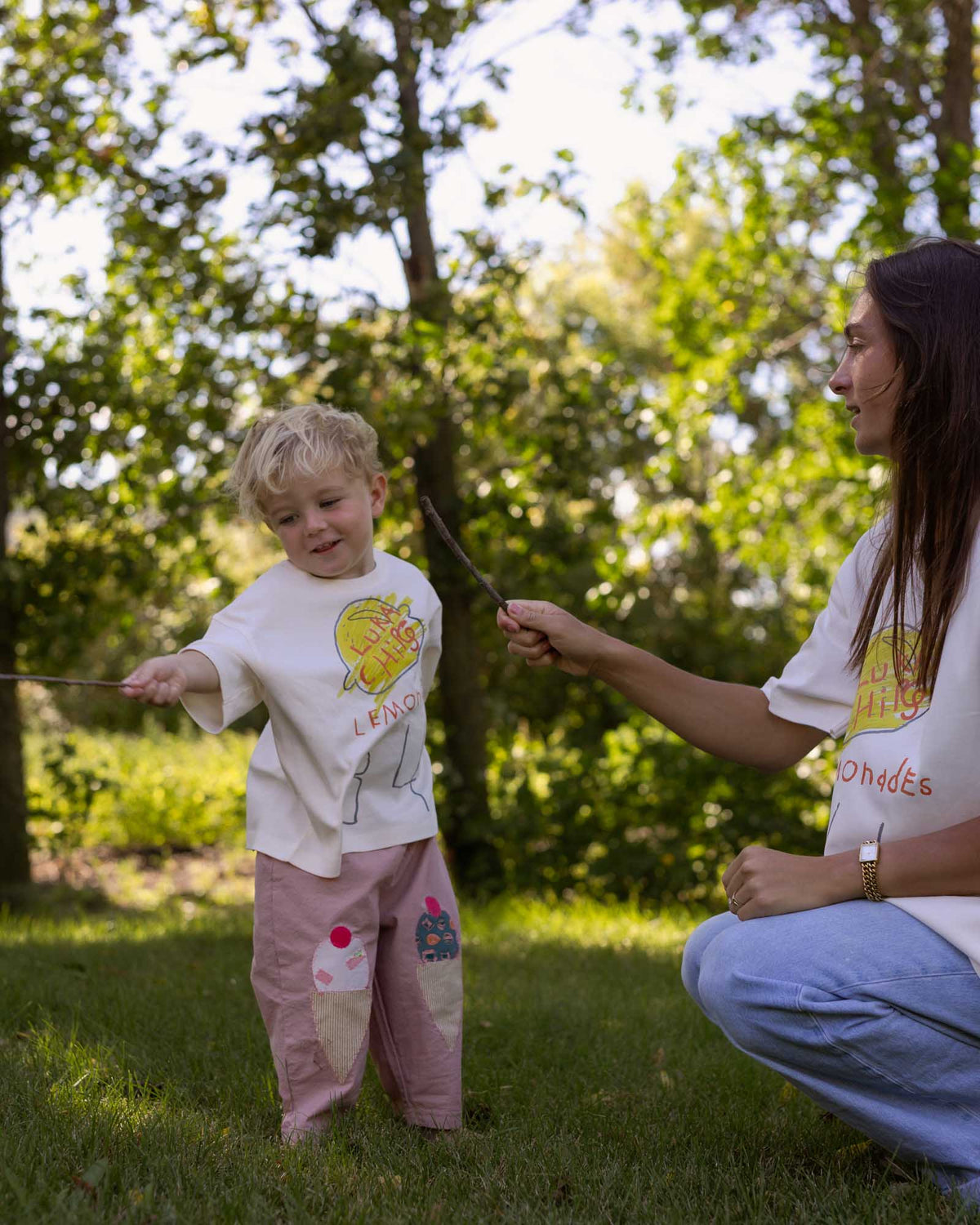womans lemonade stand tee