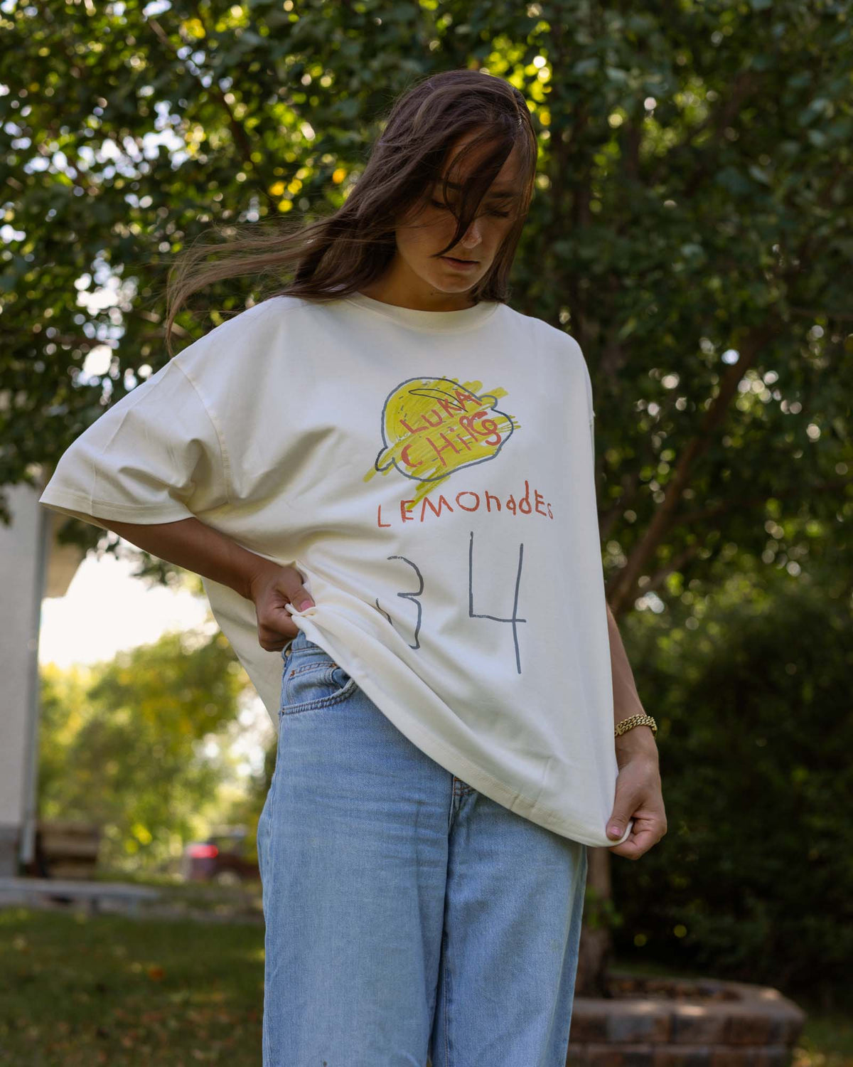 womans lemonade stand tee