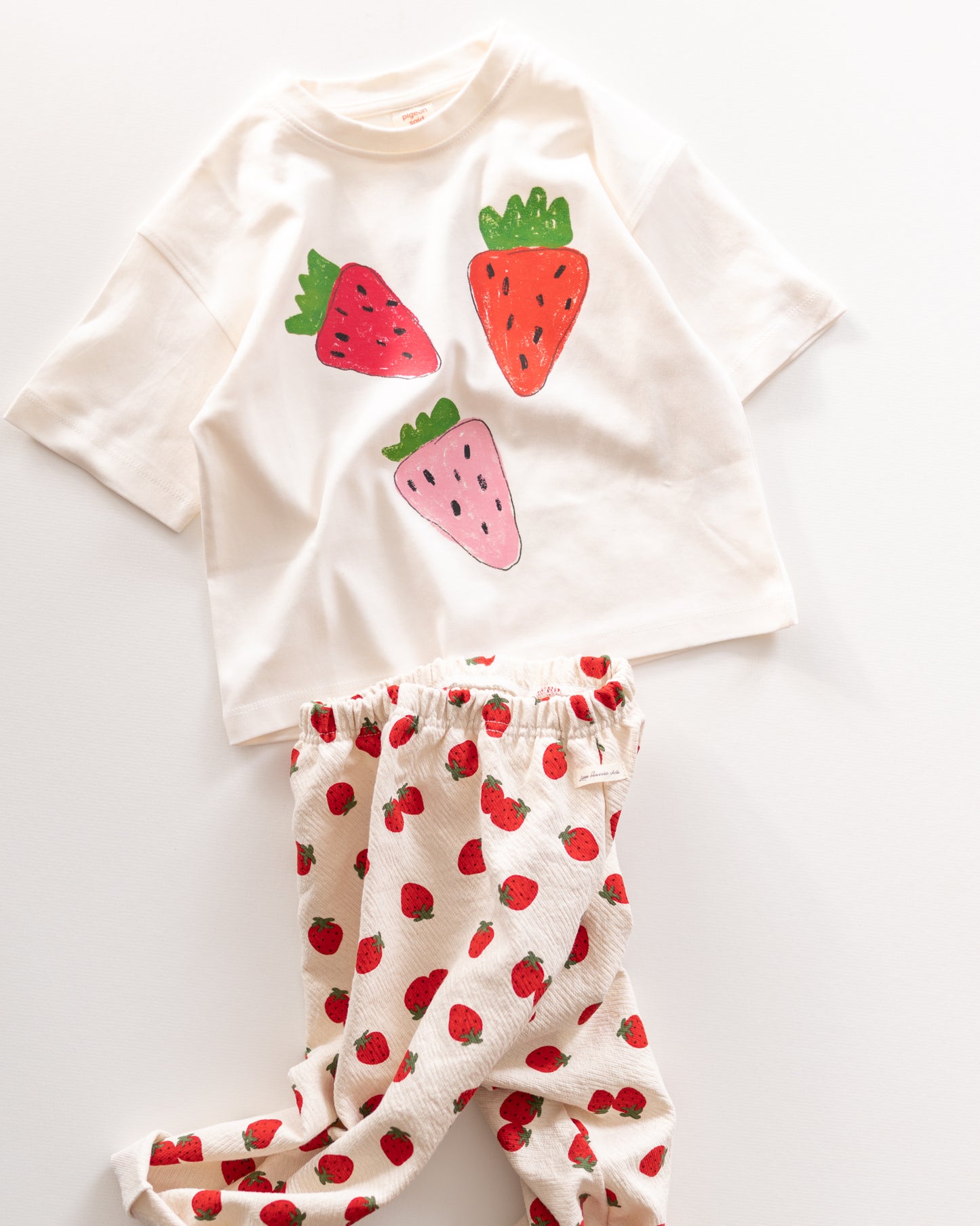 strawberries tee