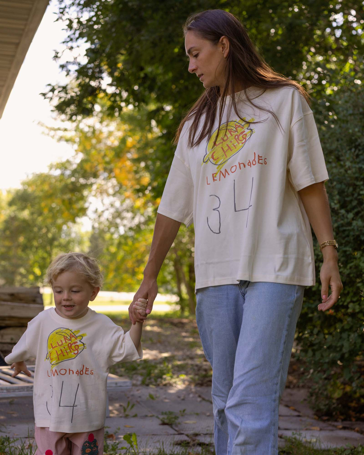 womans lemonade stand tee
